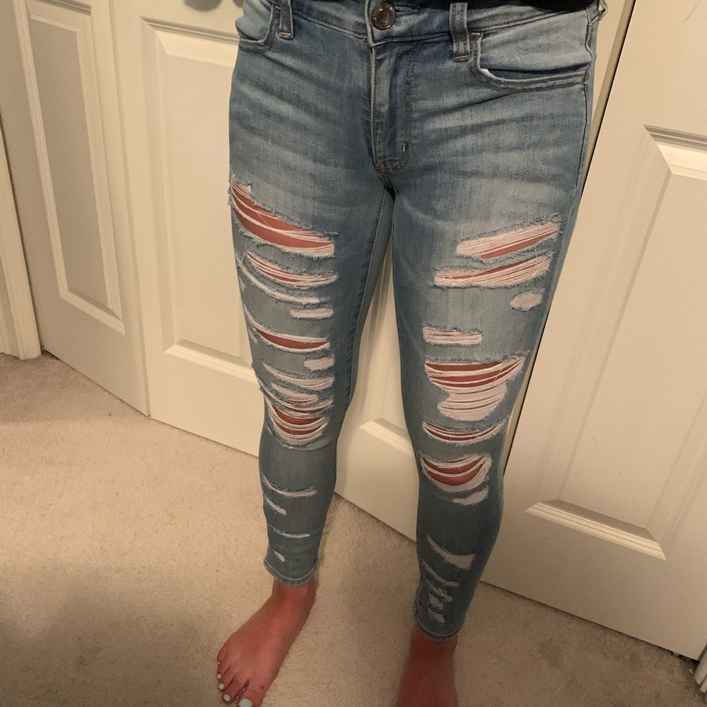 American Eagle Ripped light wash jeans